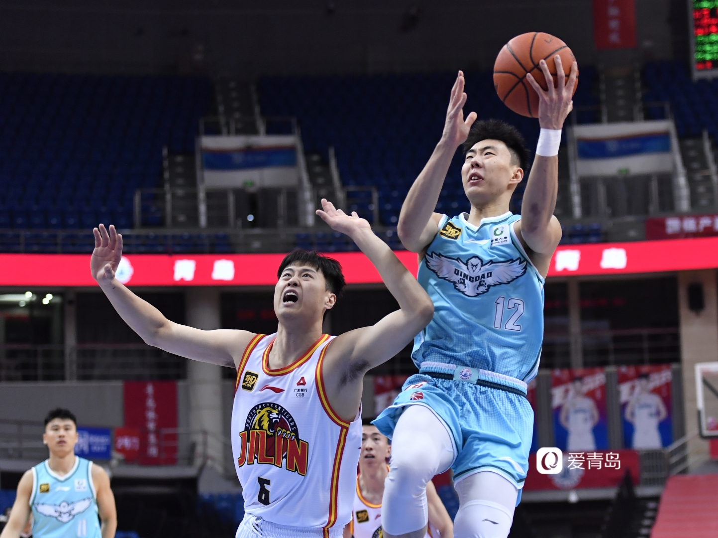 76人逆转吉林队,拉文关键制胜 76人逆转吉林队,拉文关键制胜