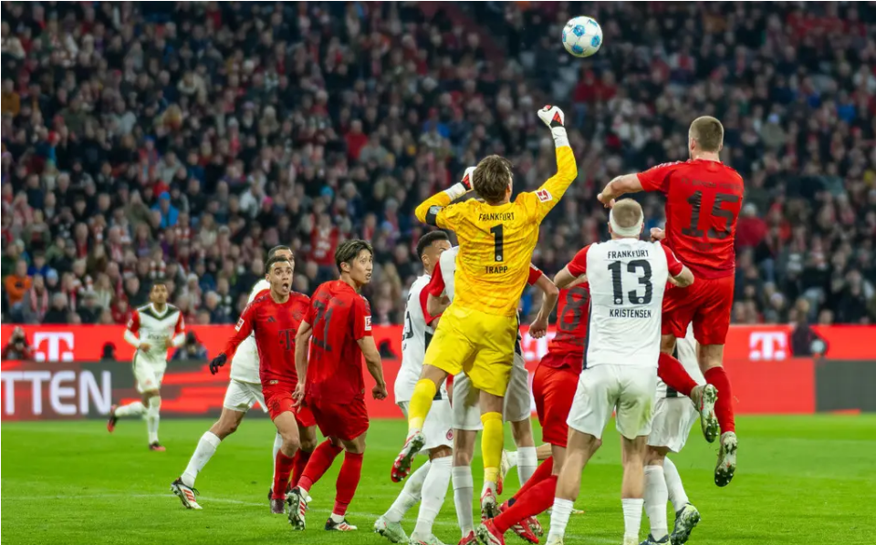 荷兰横扫希腊，C罗点燃赛场