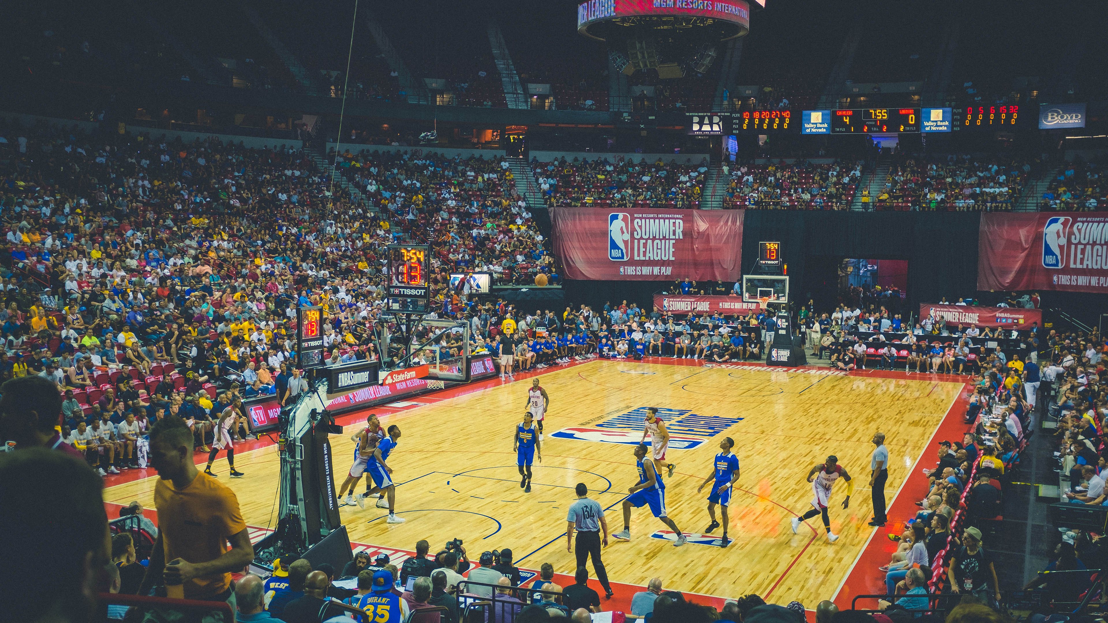 今夜，整个奥林匹斯为他点亮，乔治在奥运周期关键战之夜成为全场焦点