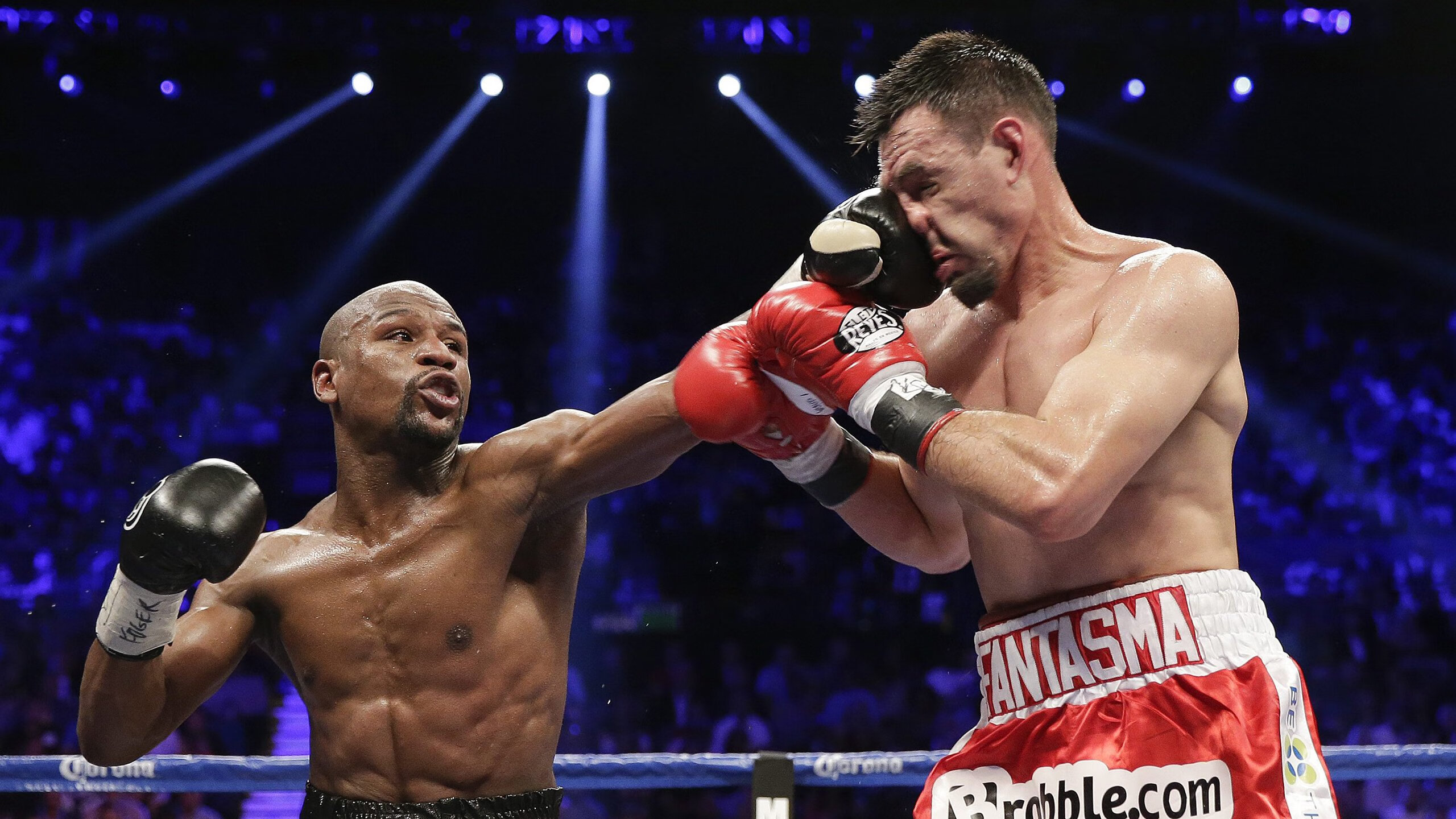 雄鹿加时险胜独行侠，詹姆斯39分关键球定乾坤