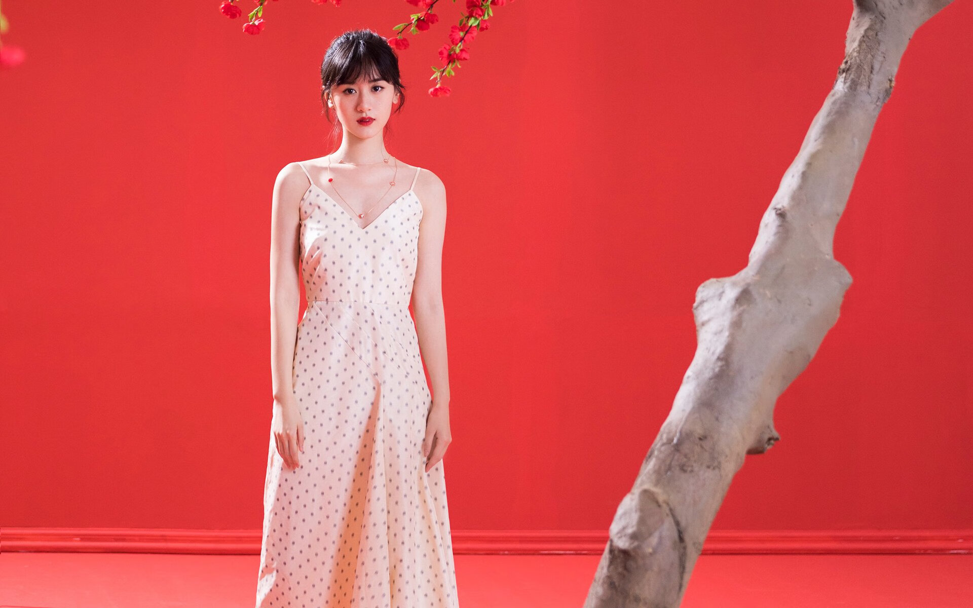 赛道与硬木的交响，F1年度争冠焦点战与凯尔特人斩落掘金的竞技启示