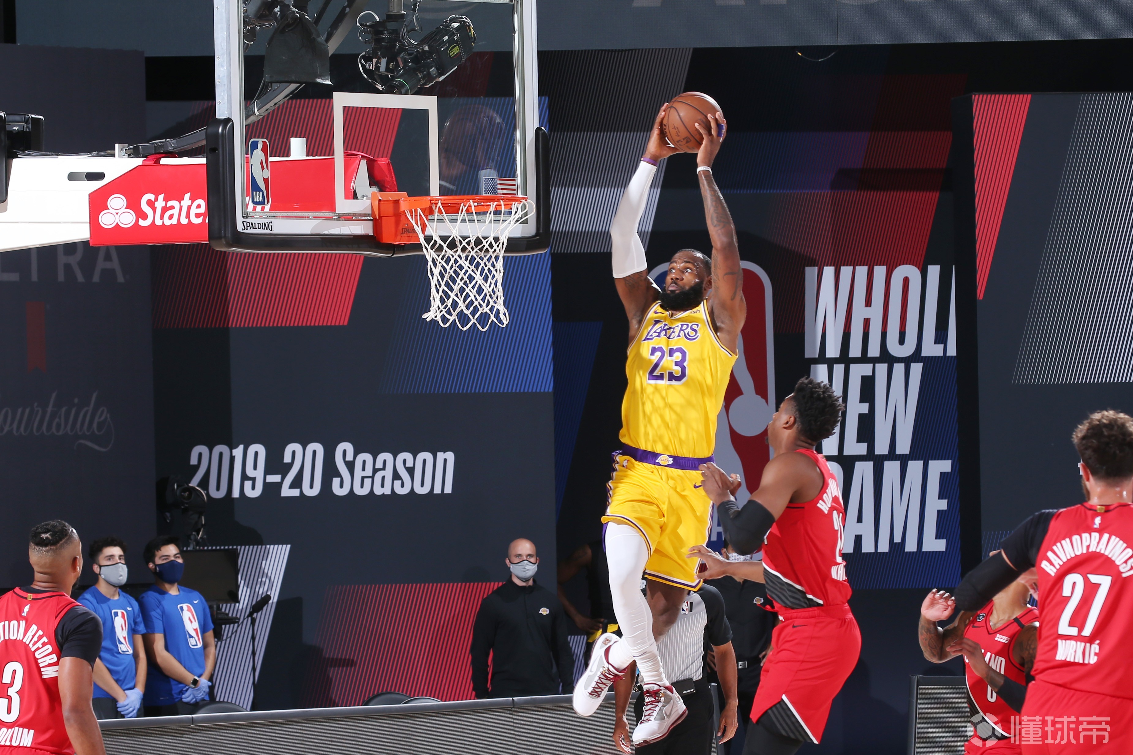 辽宁队对阵开拓者,浓眉发挥堪称完美 辽宁队对阵开拓者,浓眉发挥堪称完美